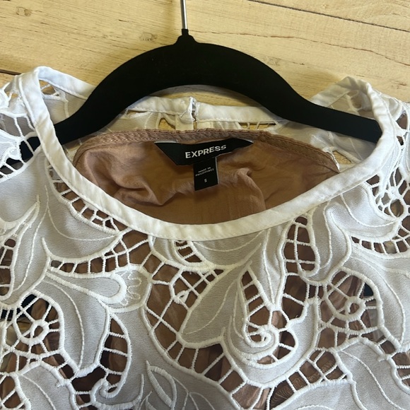 Express lace small top. - Picture 6 of 6